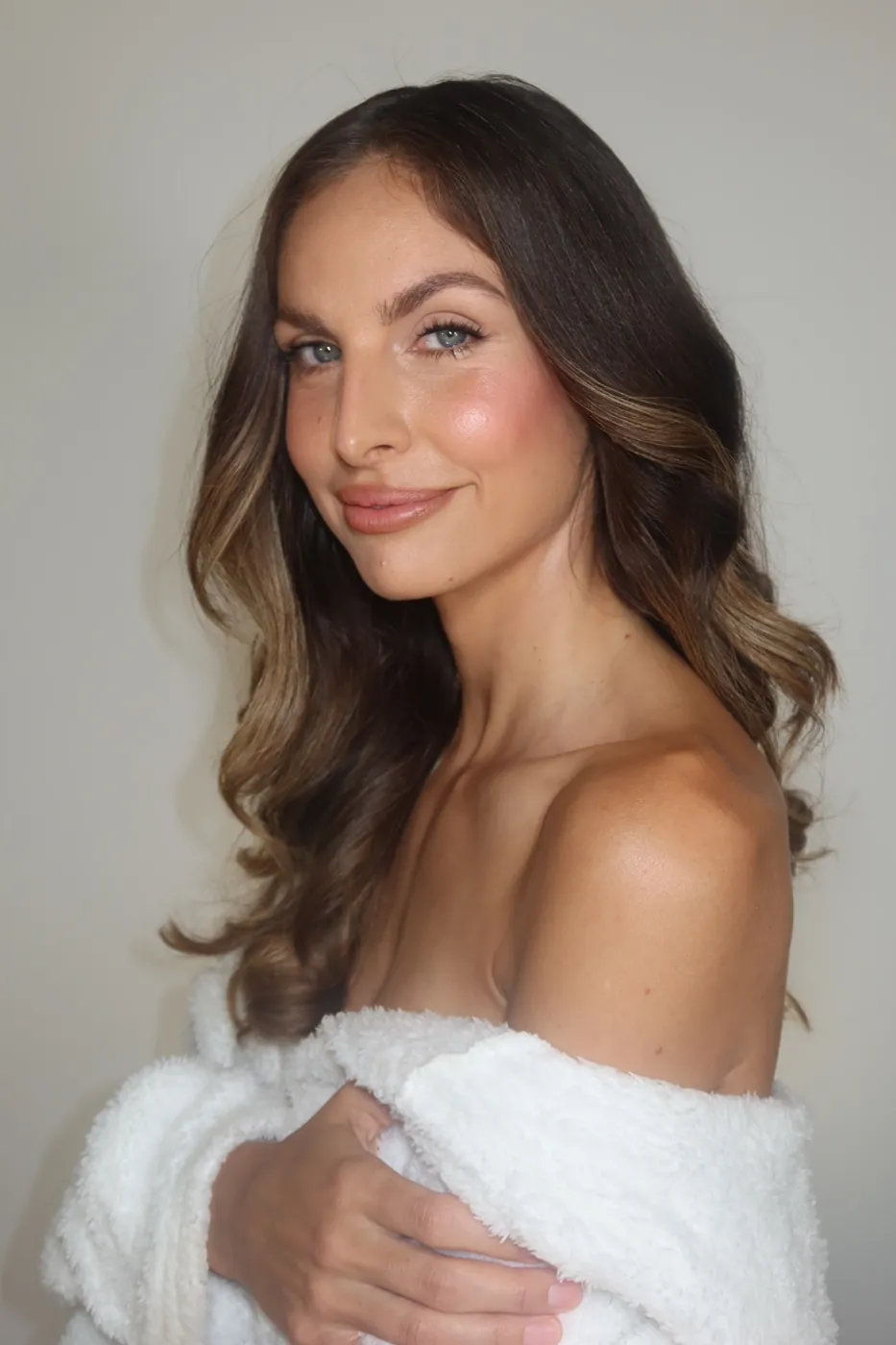Soft waves, flushed cheeks and a rosy nude lip